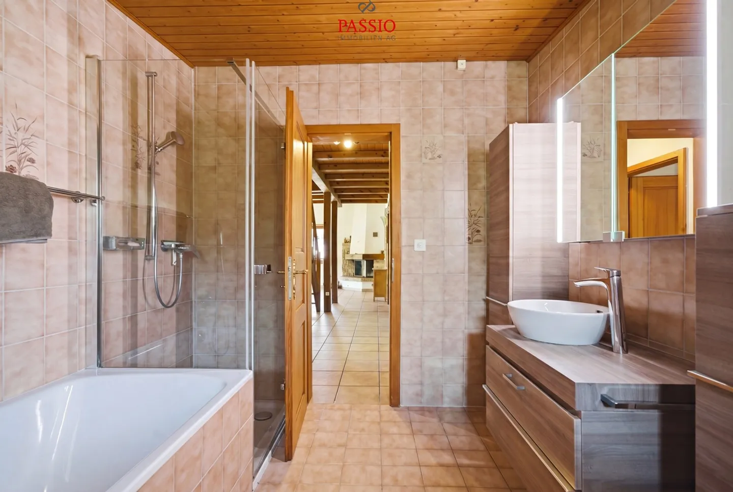 Charming 5.5-Room Single-Family House with a Wide View and Large Garden - Photo 13 of 45