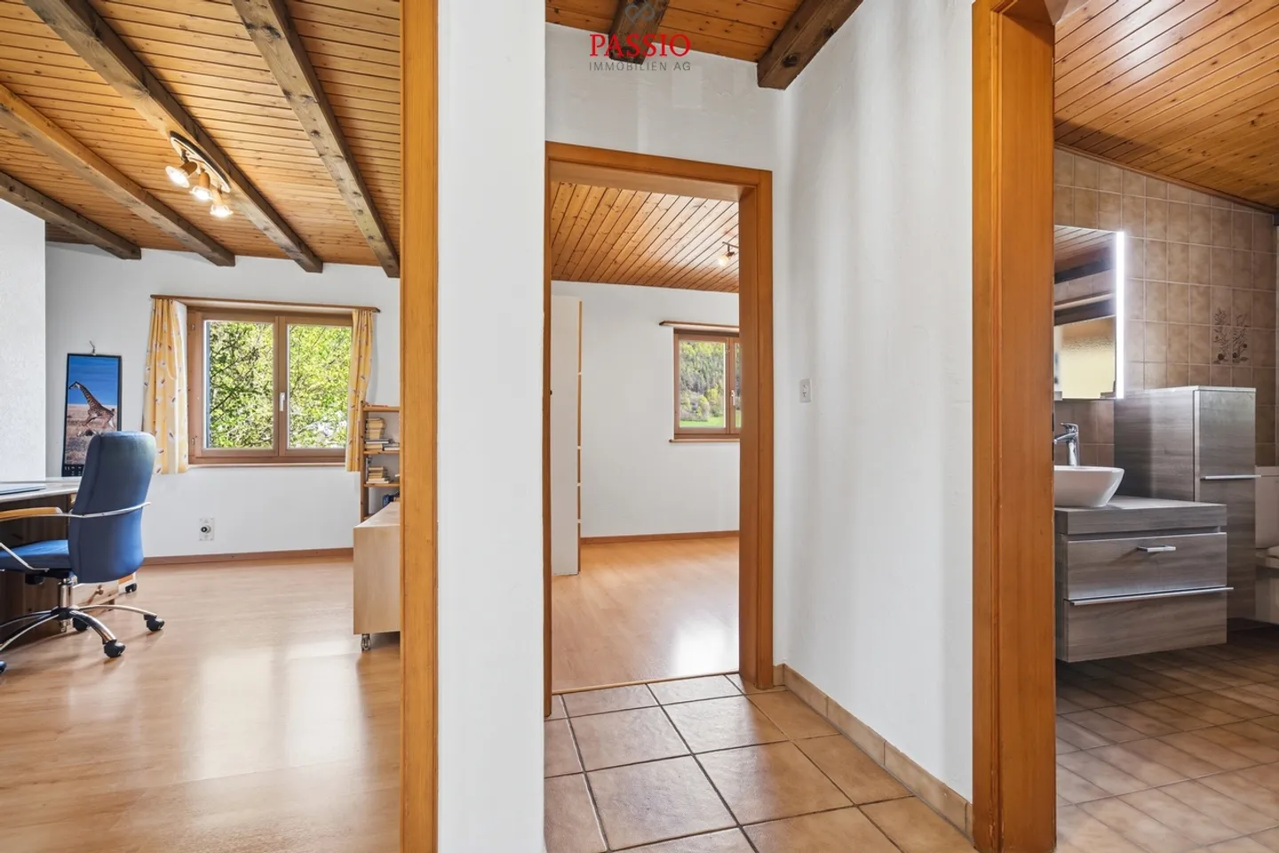 Charming 5.5-Room Single-Family House with a Wide View and Large Garden - Photo 19 of 45