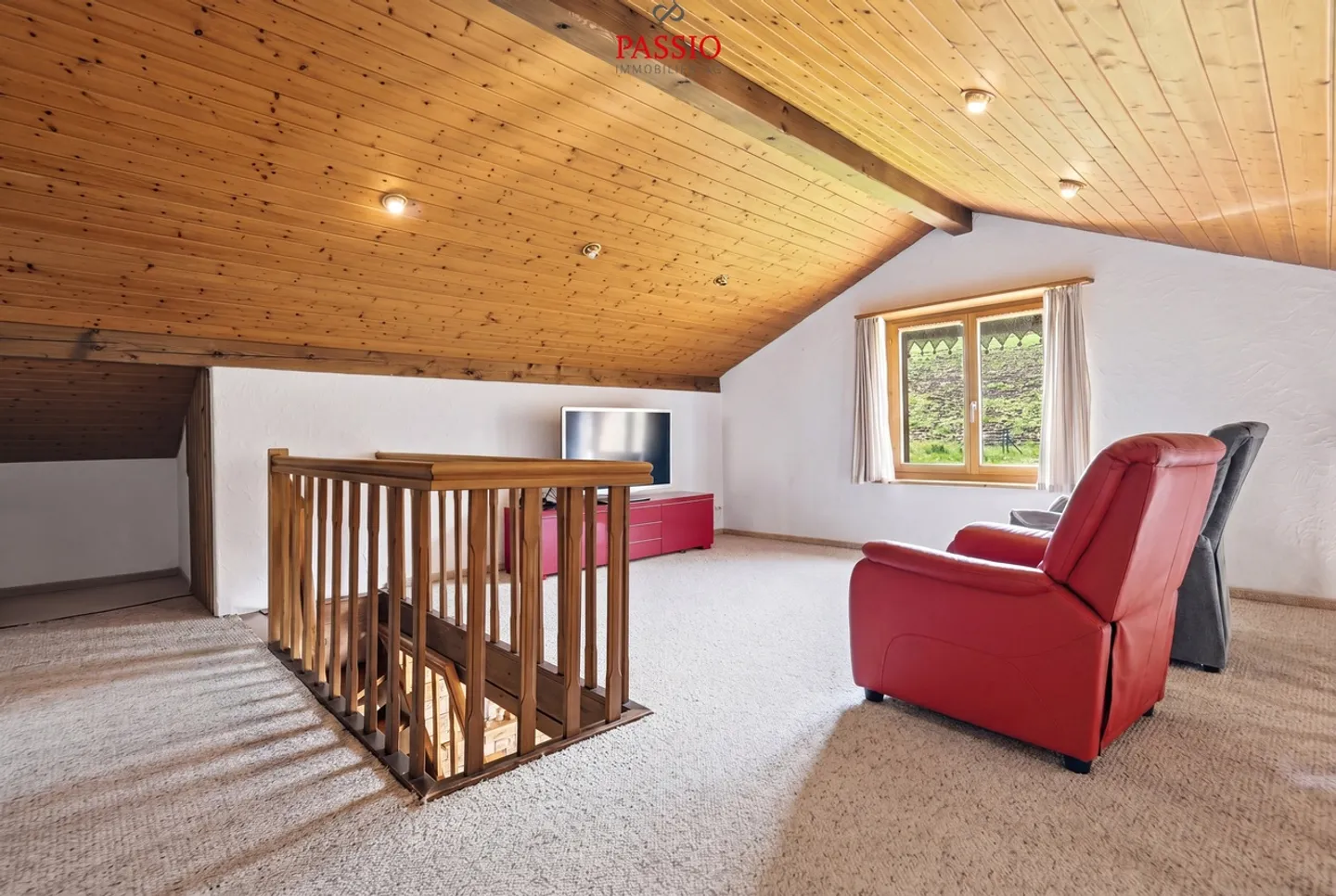 Charming 5.5-Room Single-Family House with a Wide View and Large Garden - Photo 21 of 45