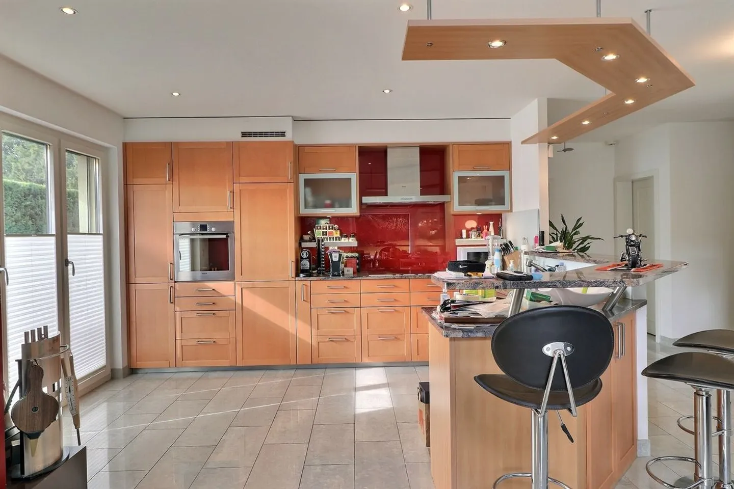 BEAUTIFUL INDIVIDUAL VILLA WITH 7.5 ROOMS AND SWIMMING POOL IN A RESIDENTIAL AREA - Photo 9 of 13