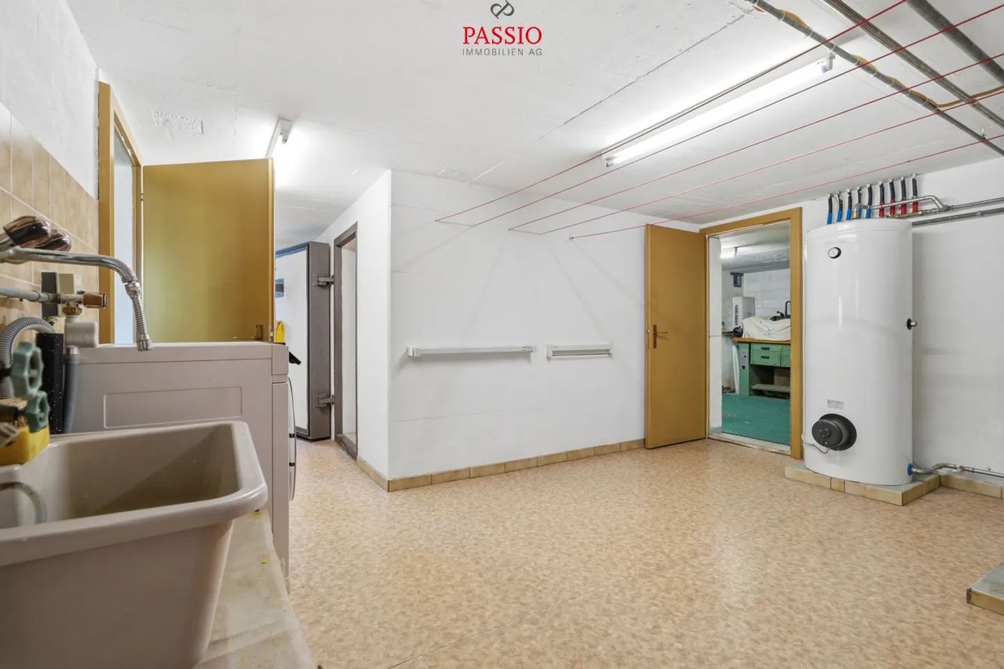 Charming 5.5-Room Single-Family House with a Wide View and Large Garden - Photo 28 of 45