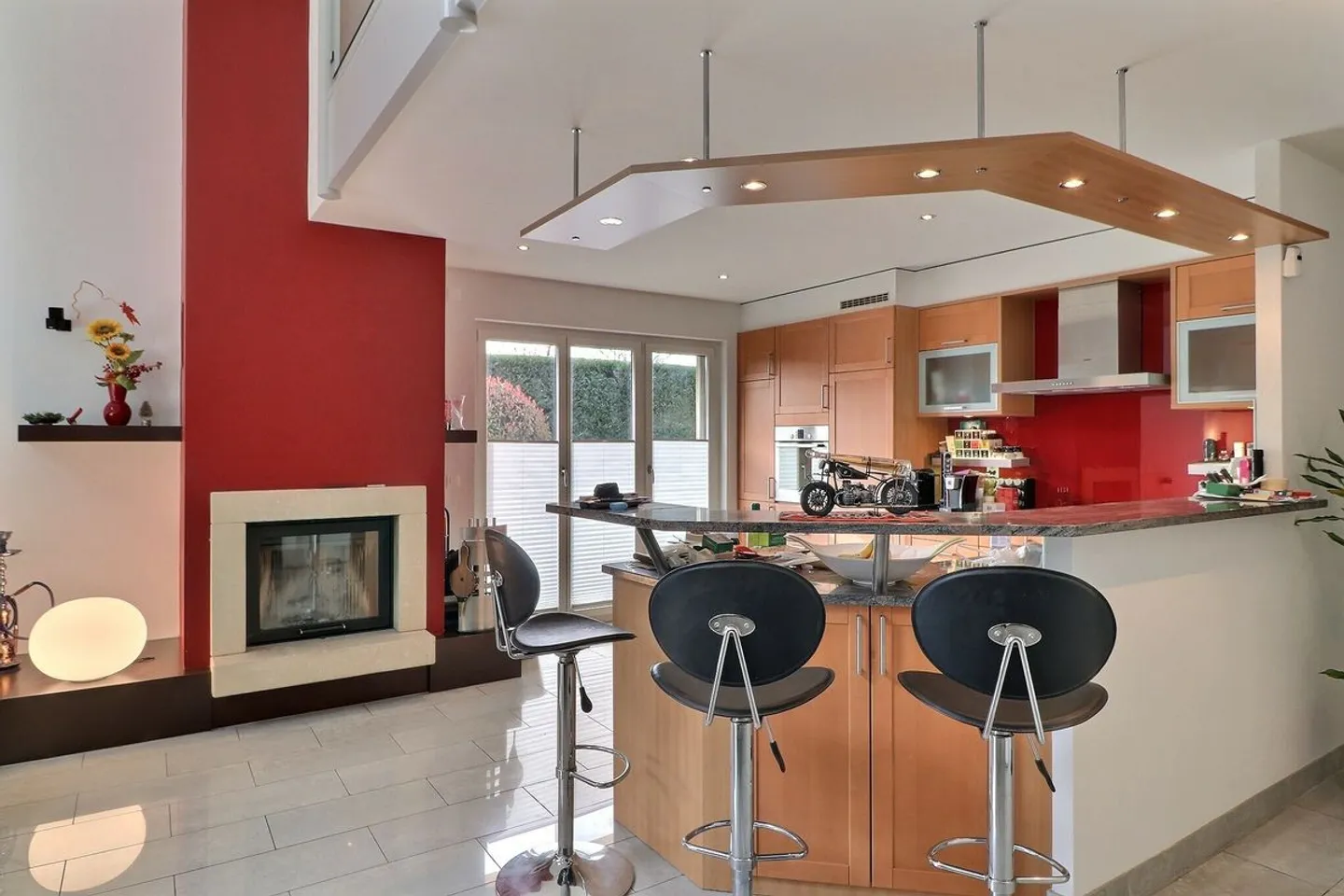 BEAUTIFUL INDIVIDUAL VILLA WITH 7.5 ROOMS AND SWIMMING POOL IN A RESIDENTIAL AREA - Photo 10 of 13