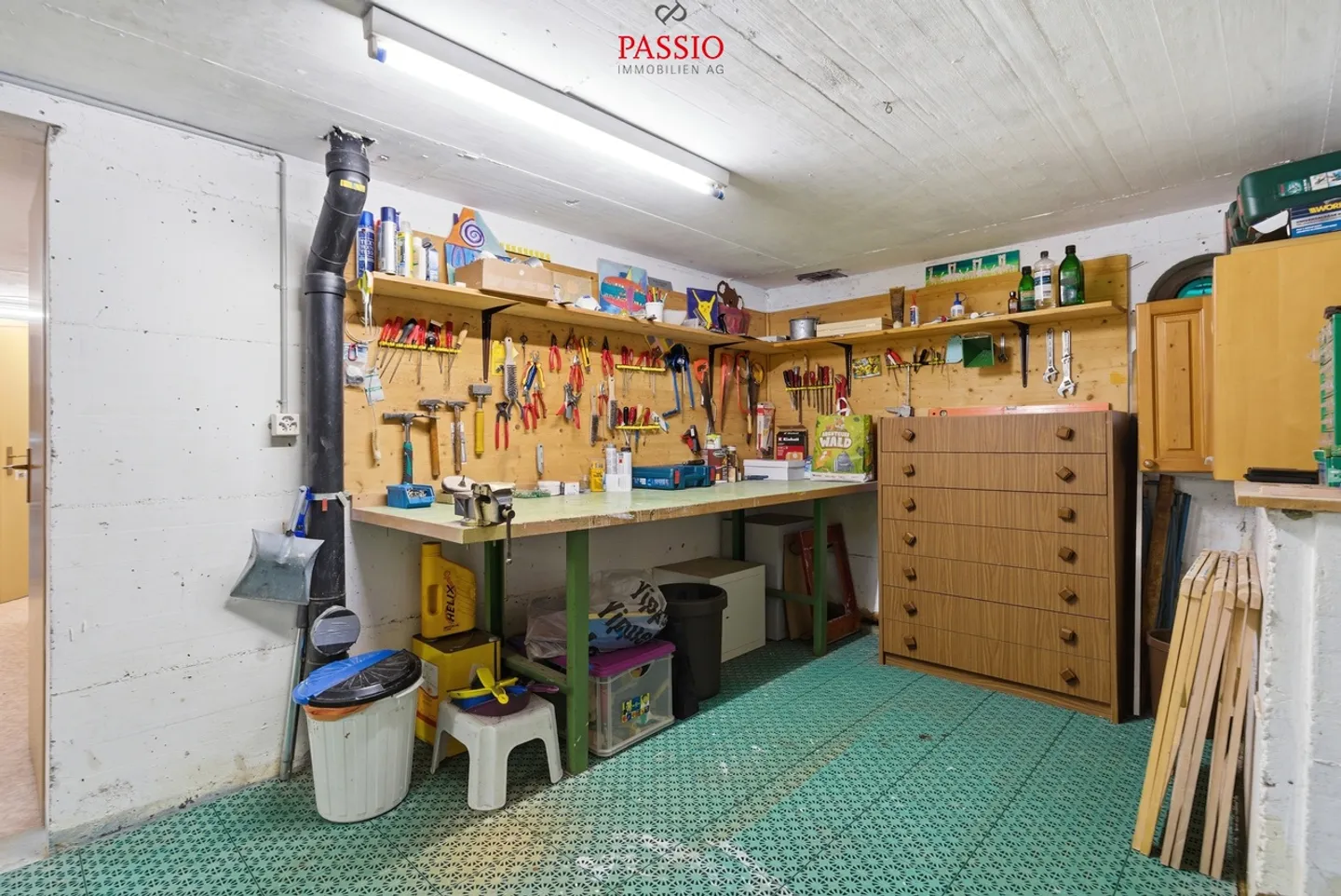 Charming 5.5-Room Single-Family House with a Wide View and Large Garden - Photo 30 of 45