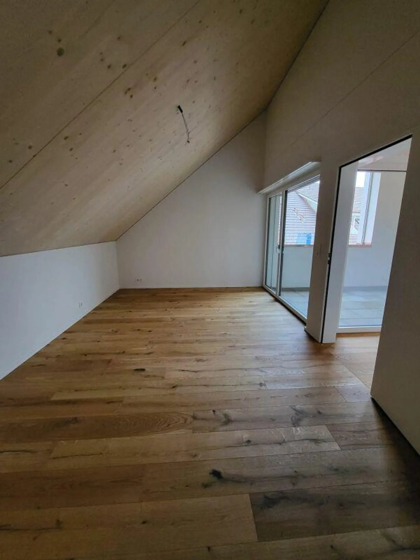 OBSTGARTEN WÜRENLINGEN - Spacious 2.5-Room Penthouse - Photo 5 of 8