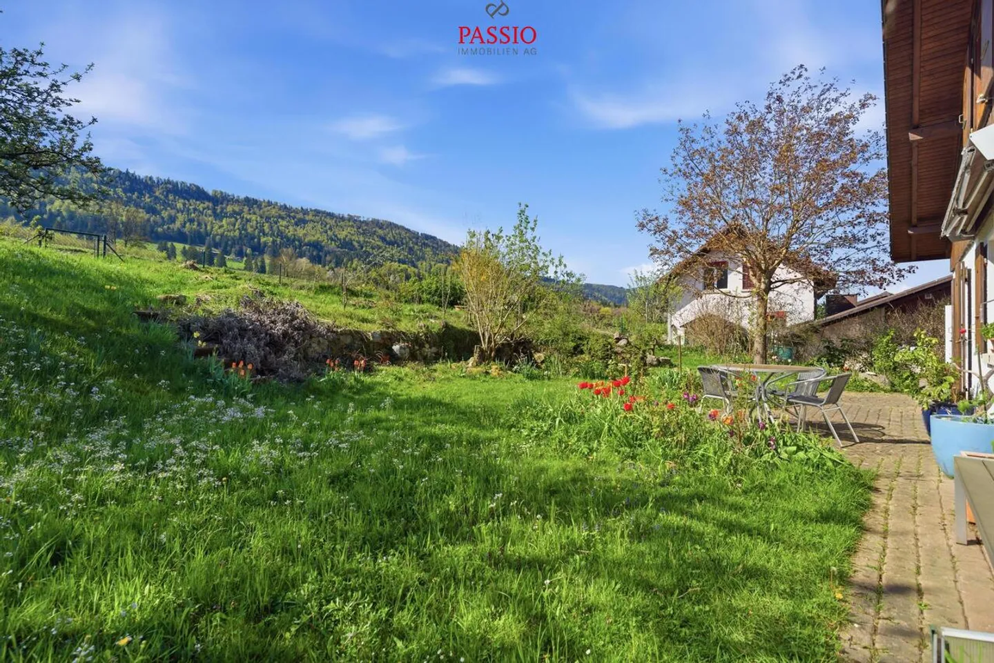 Charming 5.5-Room Single-Family House with a Wide View and Large Garden - Photo 36 of 45