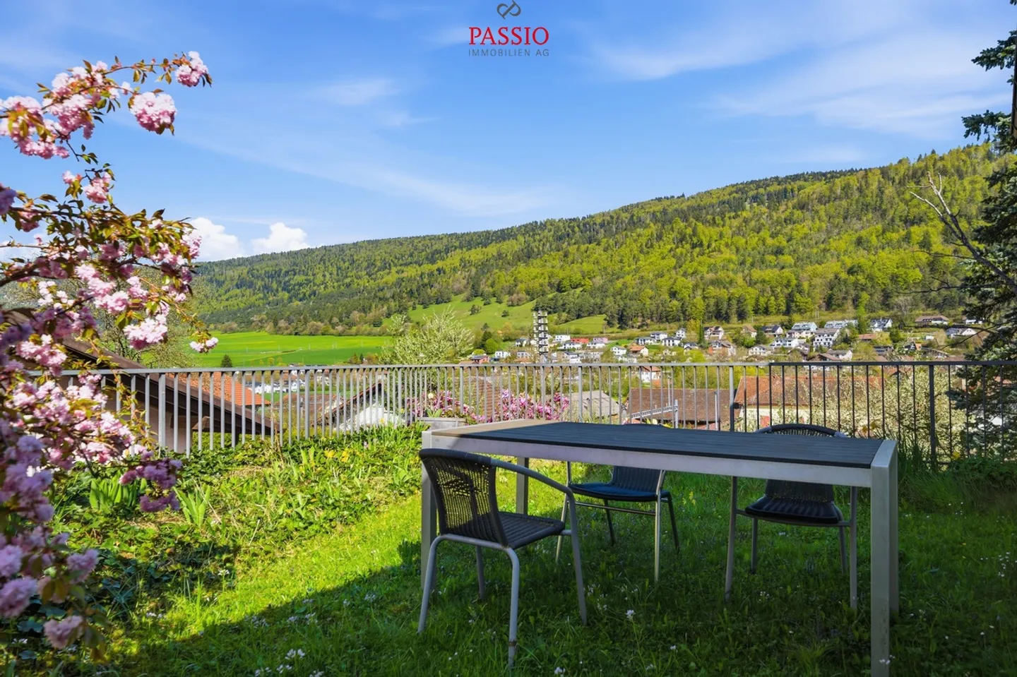 Charming 5.5-Room Single-Family House with a Wide View and Large Garden - Photo 38 of 45