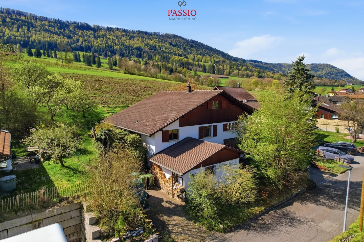 Charming 5.5-Room Single-Family House with a Wide View and Large Garden - Photo 40 of 45