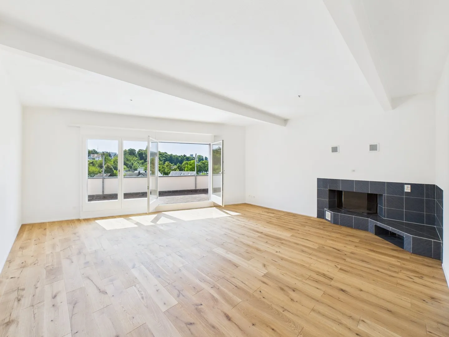 Über den Dächern von Aarau: Attikawohnung mit 32 m² Terrasse - Foto 2 von 6
