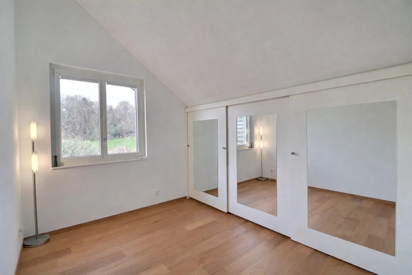 BEAUTIFUL INDIVIDUAL VILLA WITH 7.5 ROOMS AND SWIMMING POOL IN A RESIDENTIAL AREA - Photo 13 of 13