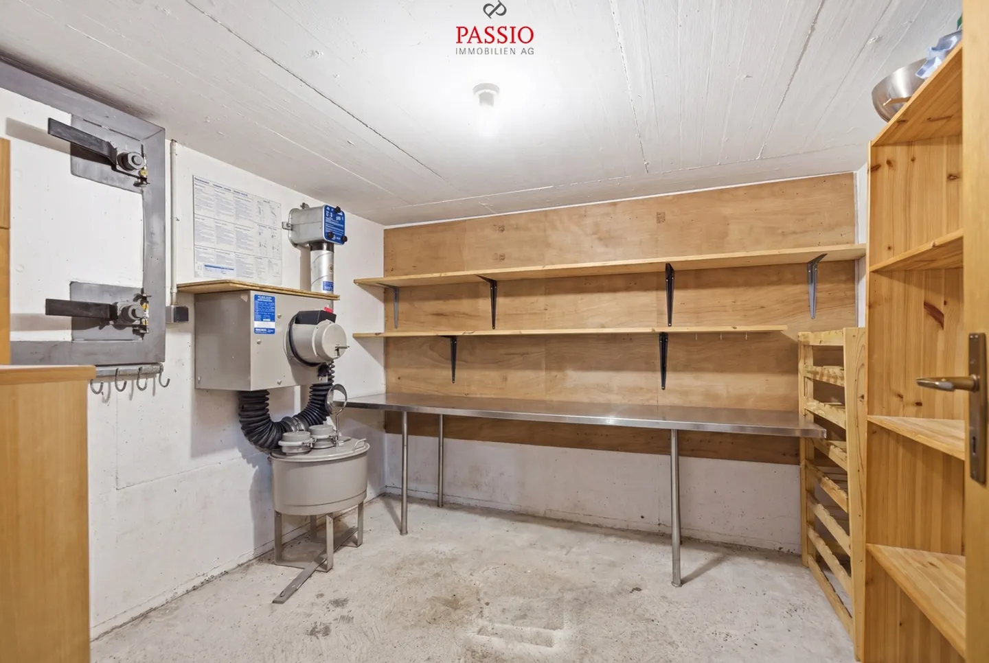 Charming 5.5-Room Single-Family House with a Wide View and Large Garden - Photo 32 of 45