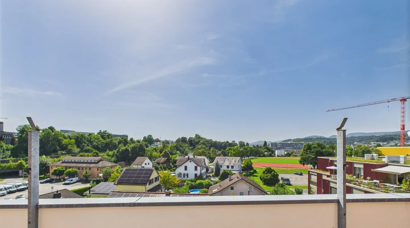 Über den Dächern von Aarau: Attikawohnung mit 32 m² Terrasse - Foto 1 von 6