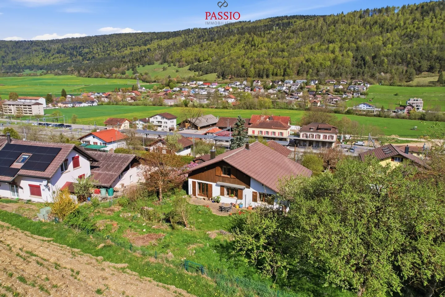 Charming 5.5-Room Single-Family House with a Wide View and Large Garden - Photo 42 of 45