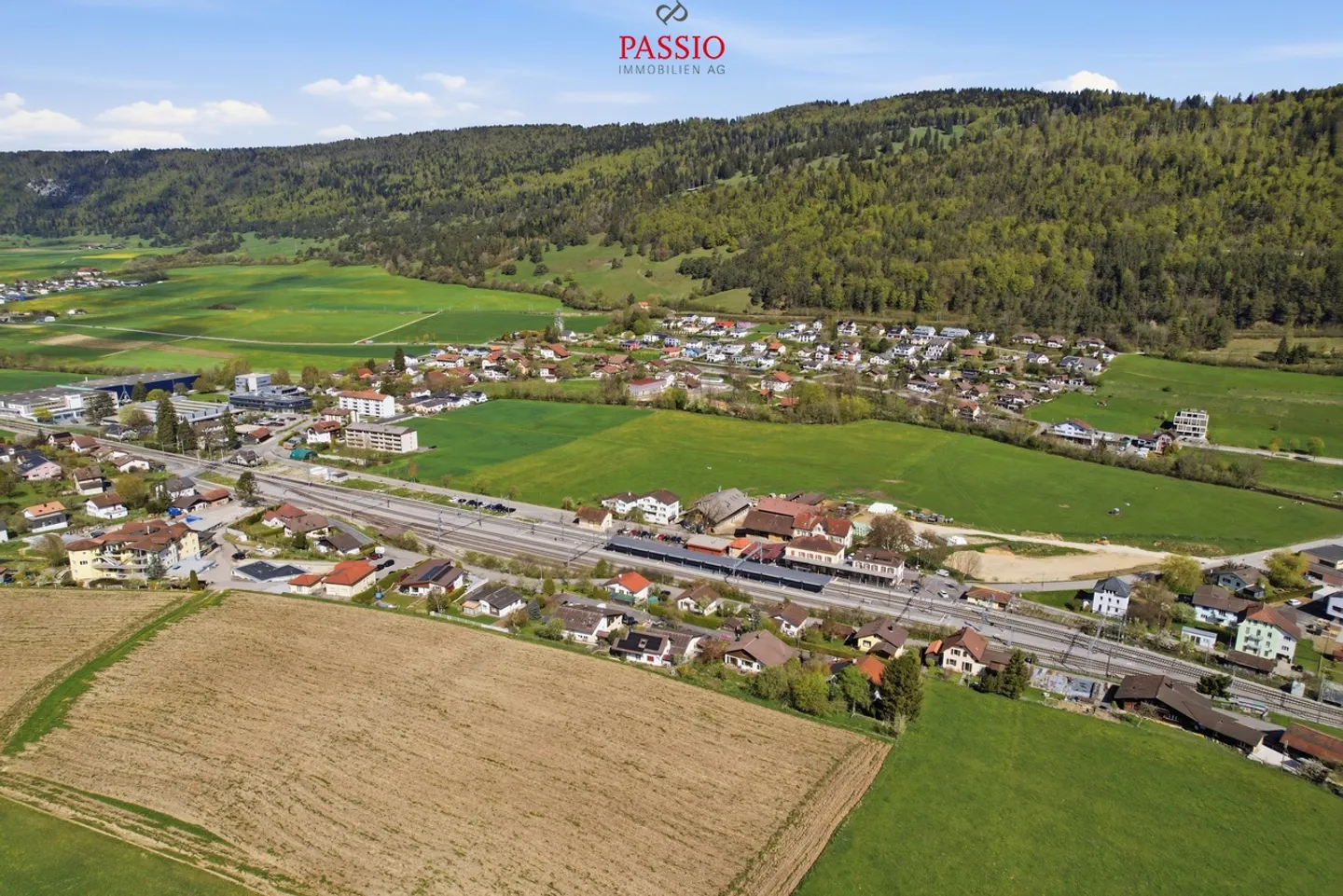 Charming 5.5-Room Single-Family House with a Wide View and Large Garden - Photo 44 of 45