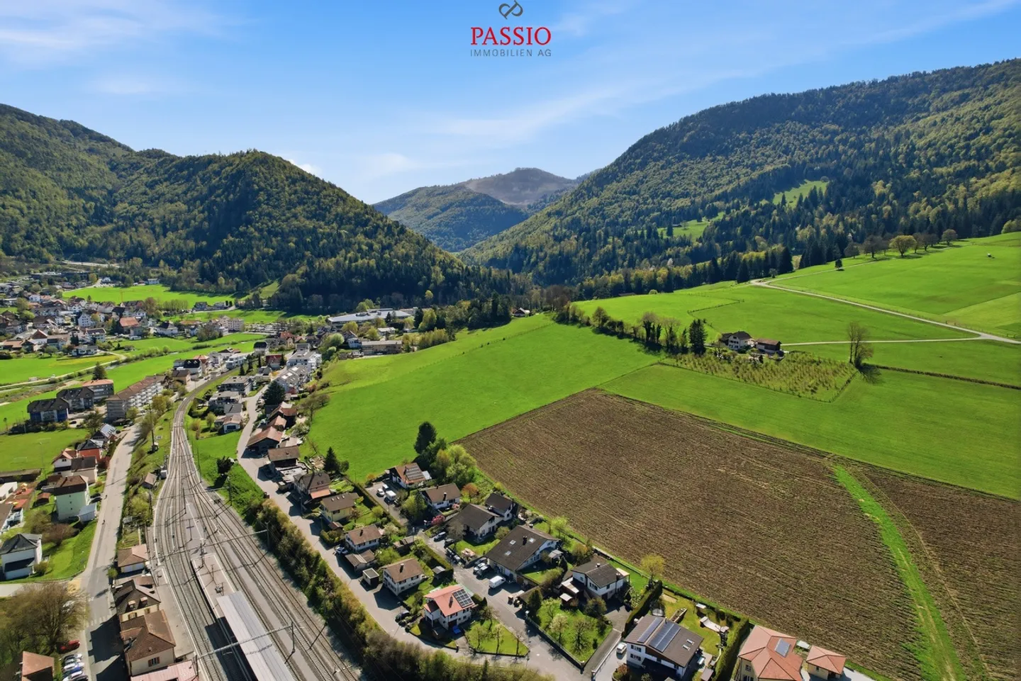 Charming 5.5-Room Single-Family House with a Wide View and Large Garden - Photo 45 of 45