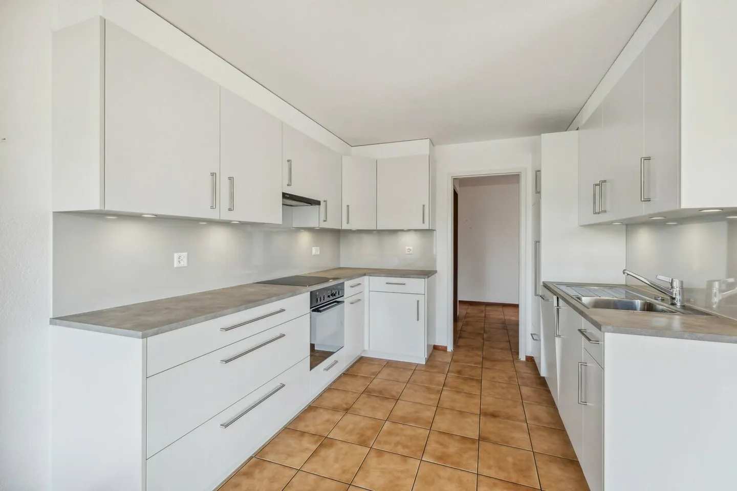 APPARTEMENT À LOUER DANS QUARTIER TRÈS ENSOLEILLÉ ET FAMILIAL - Photo 4 sur 11