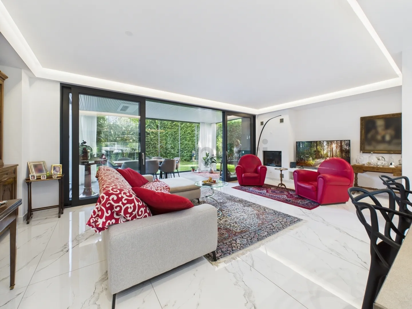 Villa moderna con giardino, spa privata e tecnologia avanzata a Locarno - Foto 5 di 13