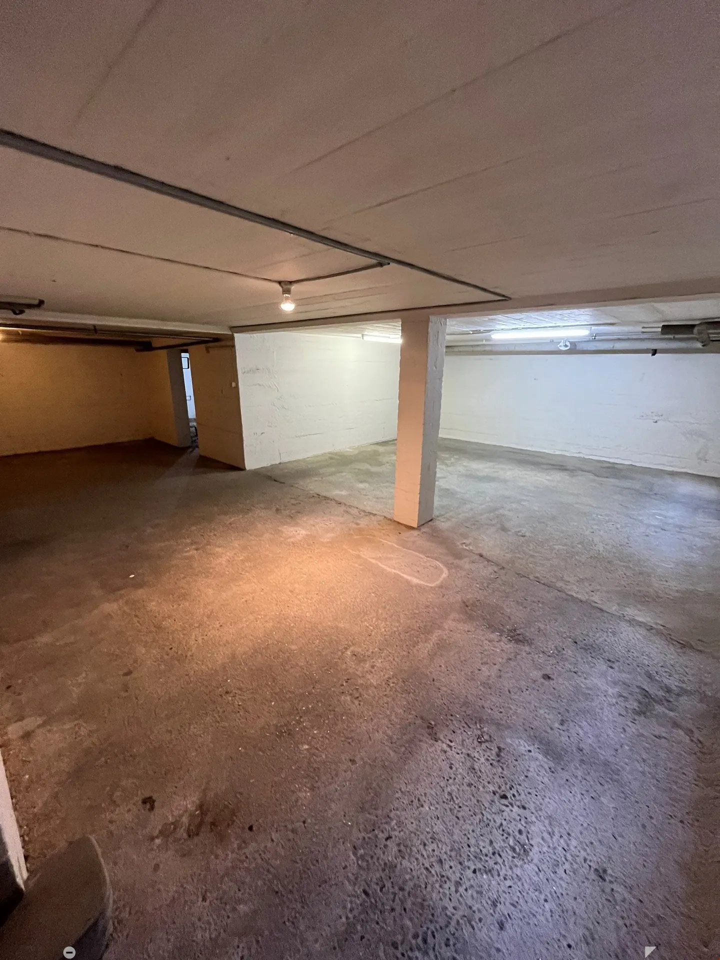 Retail space in a high-traffic location - Photo 5 of 12