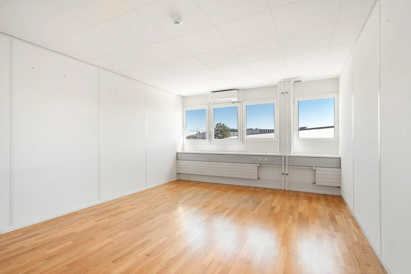 «Ihr Homeoffice oder Atelier mit attraktivem Mietzins an idealer Lage!» - Foto 1 von 6