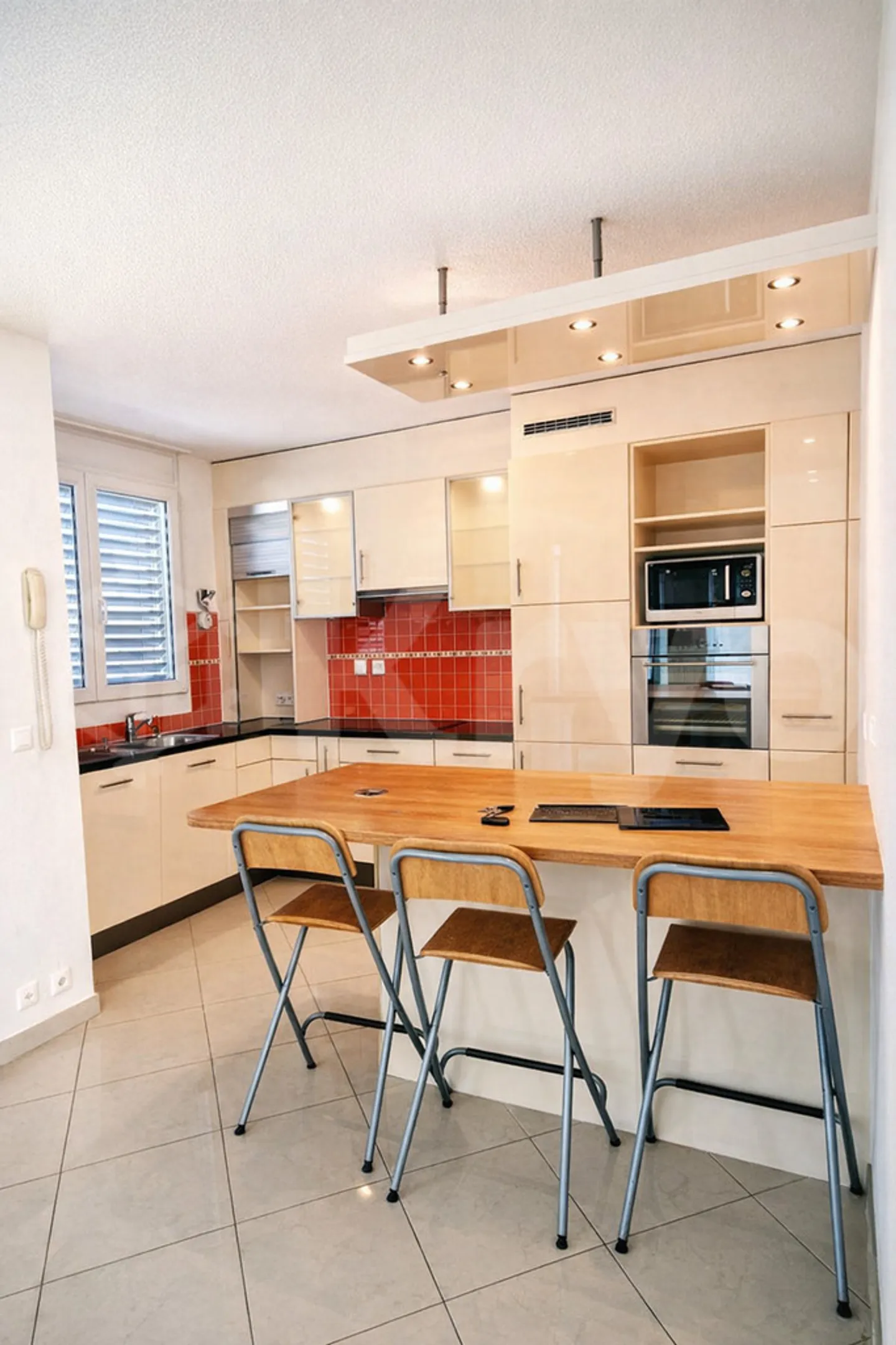 FOR RENT: Magnificent 6-room apartment on the 2nd floor in Versoix - Photo 2 of 8