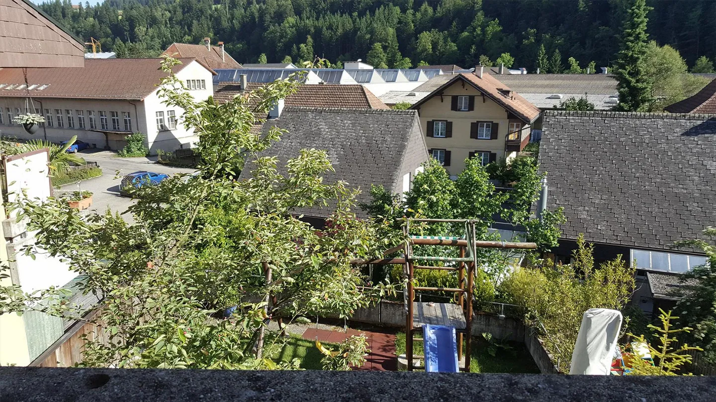 Sunny 4.5-room apartment in the center of Langnau - Photo 5 of 6