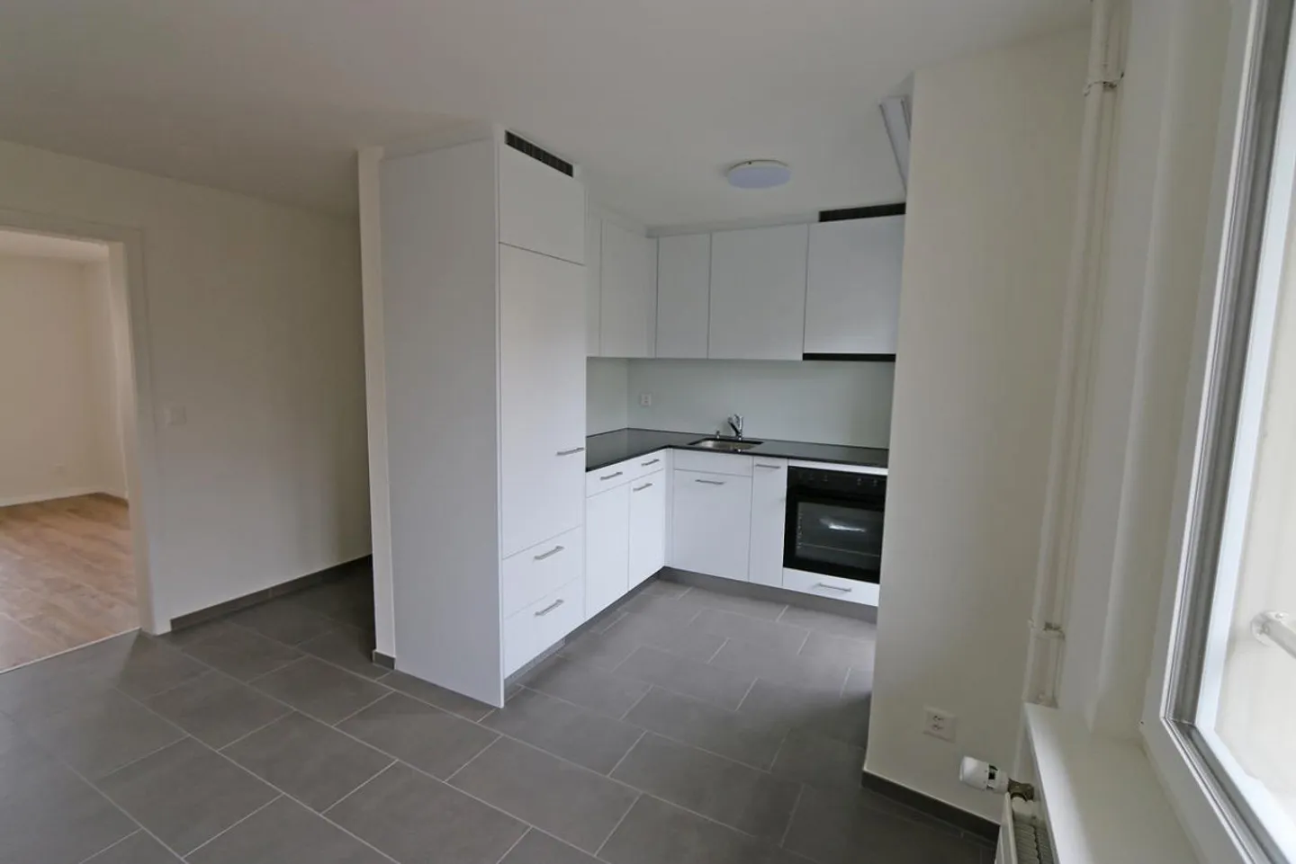 Appartement rénové avec balcon de 20 m2 - Photo 3 sur 7