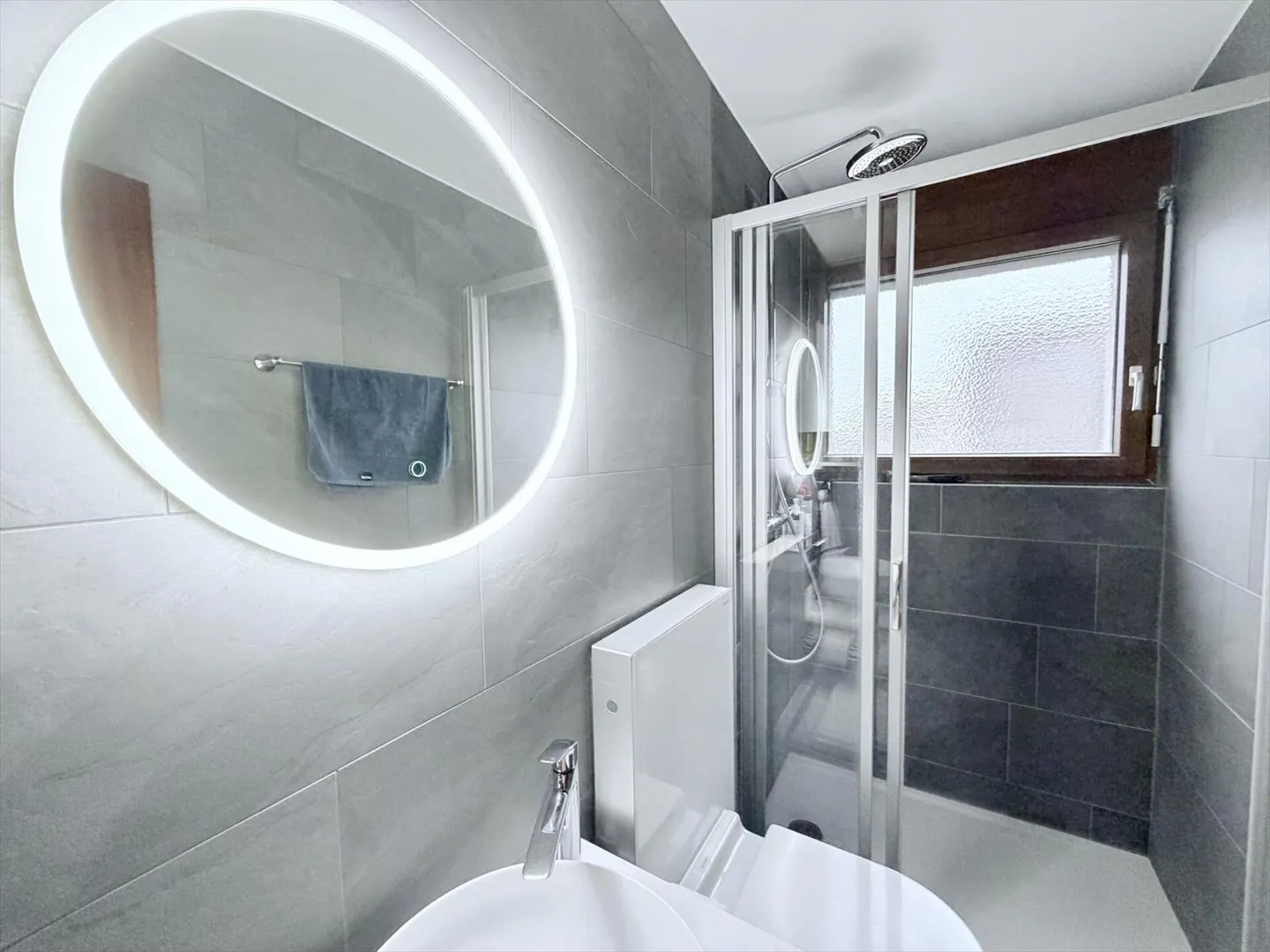 Appartement avec 3,5 pièces, balcon et vue sur le lac - Photo 9 sur 10