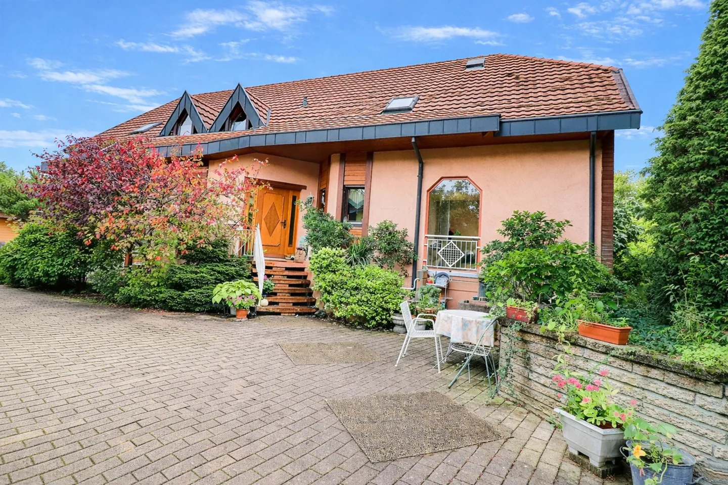 Sehr großes Familienhaus in besetzter Leibrente ohne Miete - Foto 1 von 24