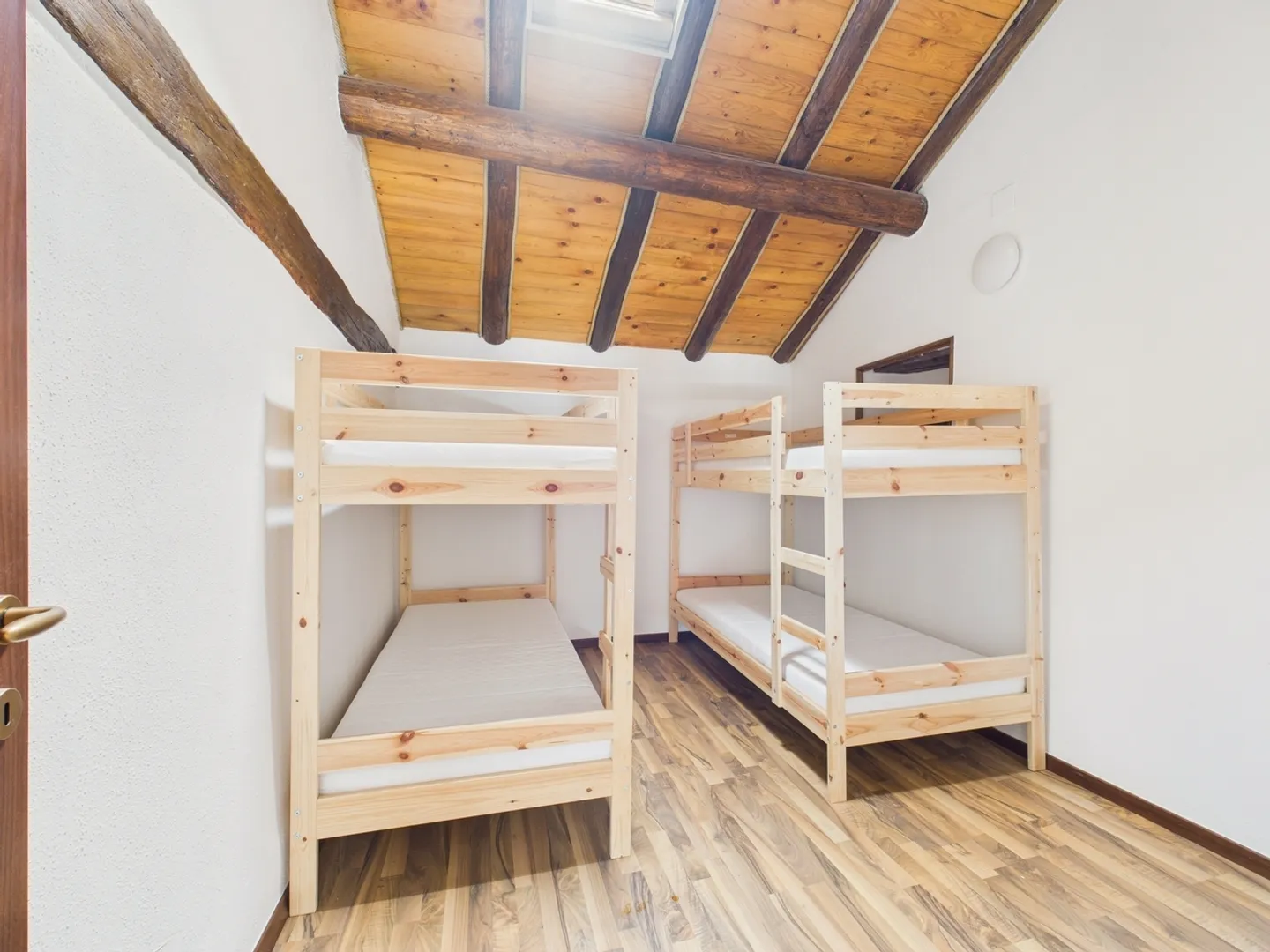 Residential Dream in Breggia, TI: Modern Single-Family Home with 5 Rooms! - Photo 9 of 12