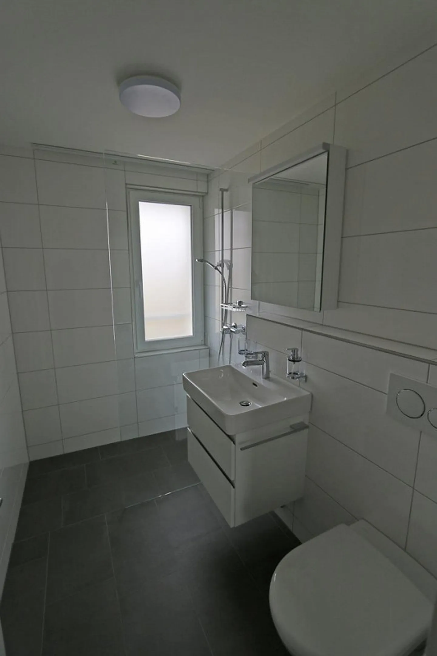 Appartement rénové avec balcon de 20 m2 - Photo 5 sur 7