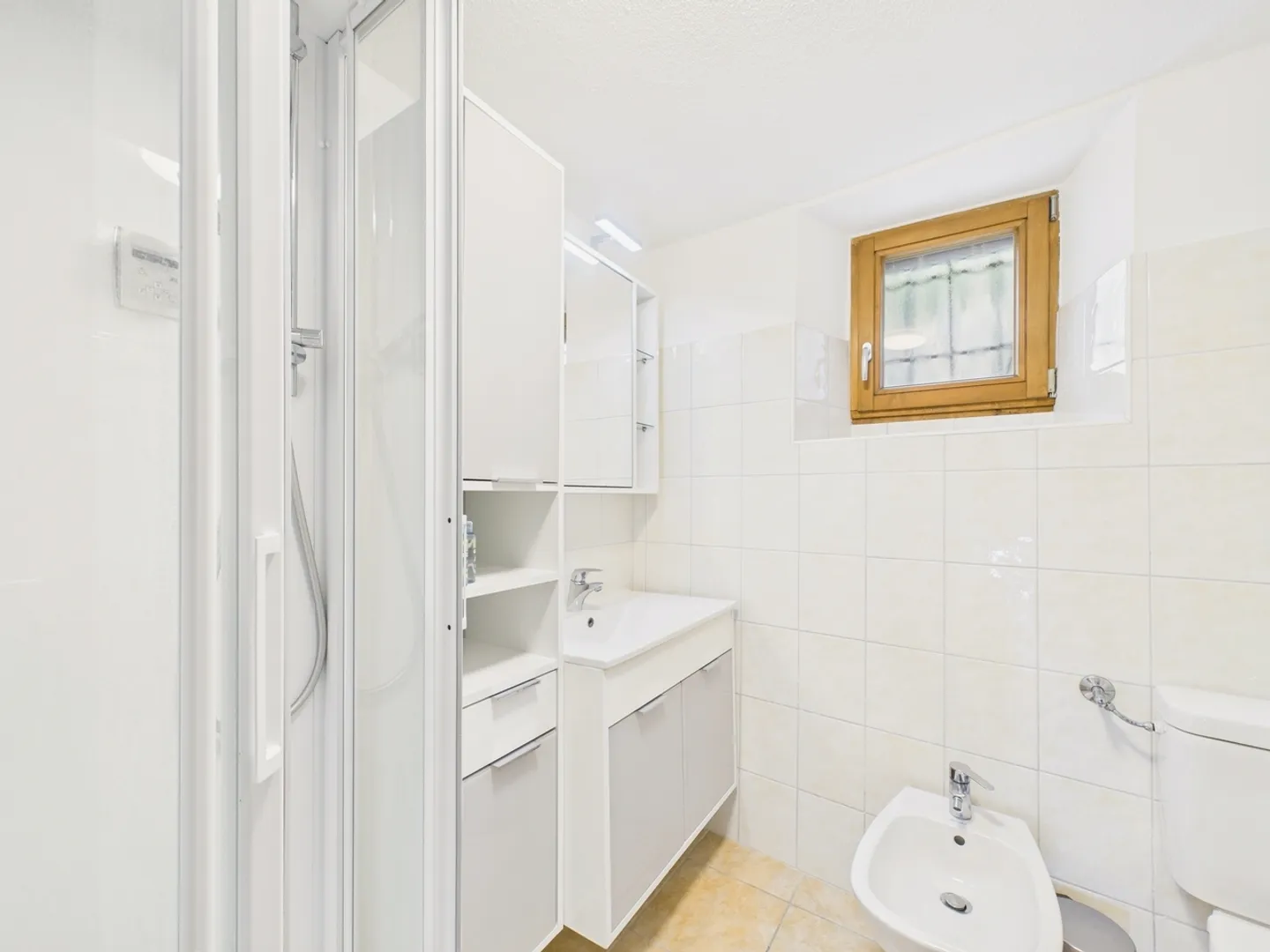 Residential Dream in Breggia, TI: Modern Single-Family Home with 5 Rooms! - Photo 10 of 12