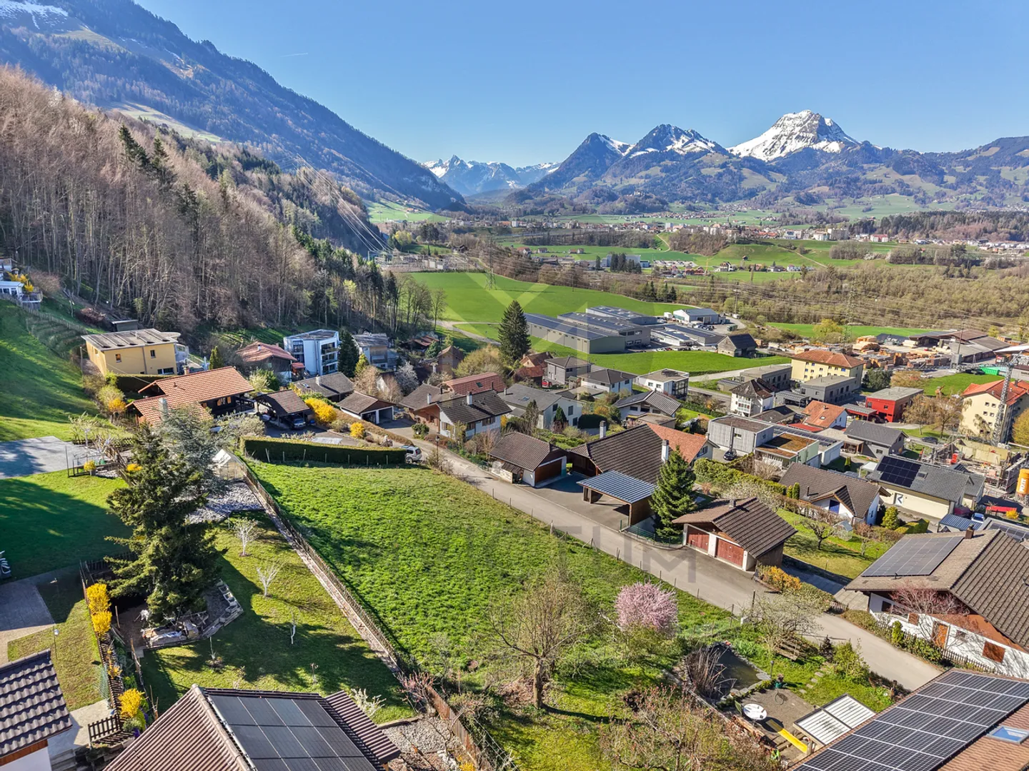MAGNIFICO APPARTAMENTO NUOVO CON VISTA LAGO E MONTAGNE A BOTTERENS - Foto 1 di 6
