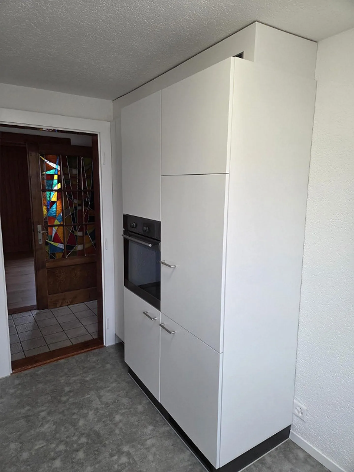 Freshly renovated 4-room apartment - Photo 2 of 6