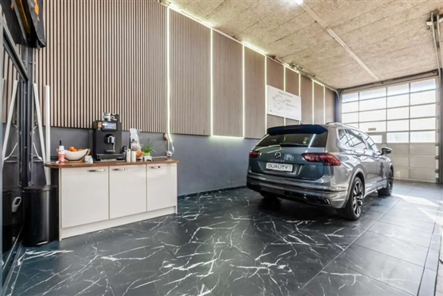 Opportunité exceptionnelle d'atelier automobile avec clientèle, inventaire et emplacement de choix à Deitingen ! - Photo 4 sur 20