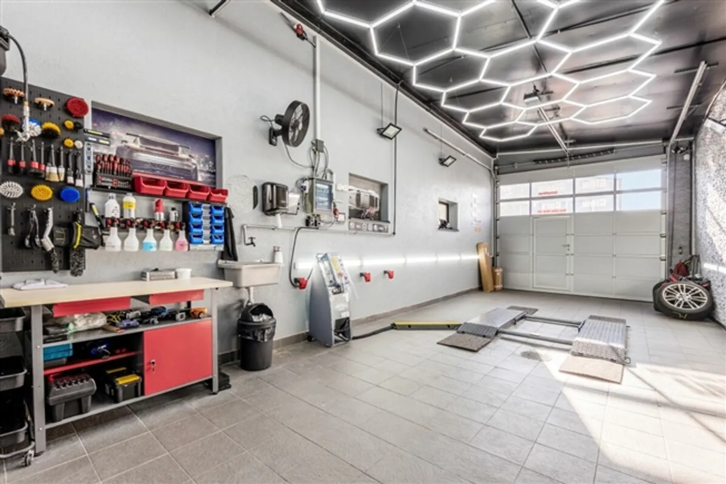 Opportunité exceptionnelle d'atelier automobile avec clientèle, inventaire et emplacement de choix à Deitingen ! - Photo 6 sur 20