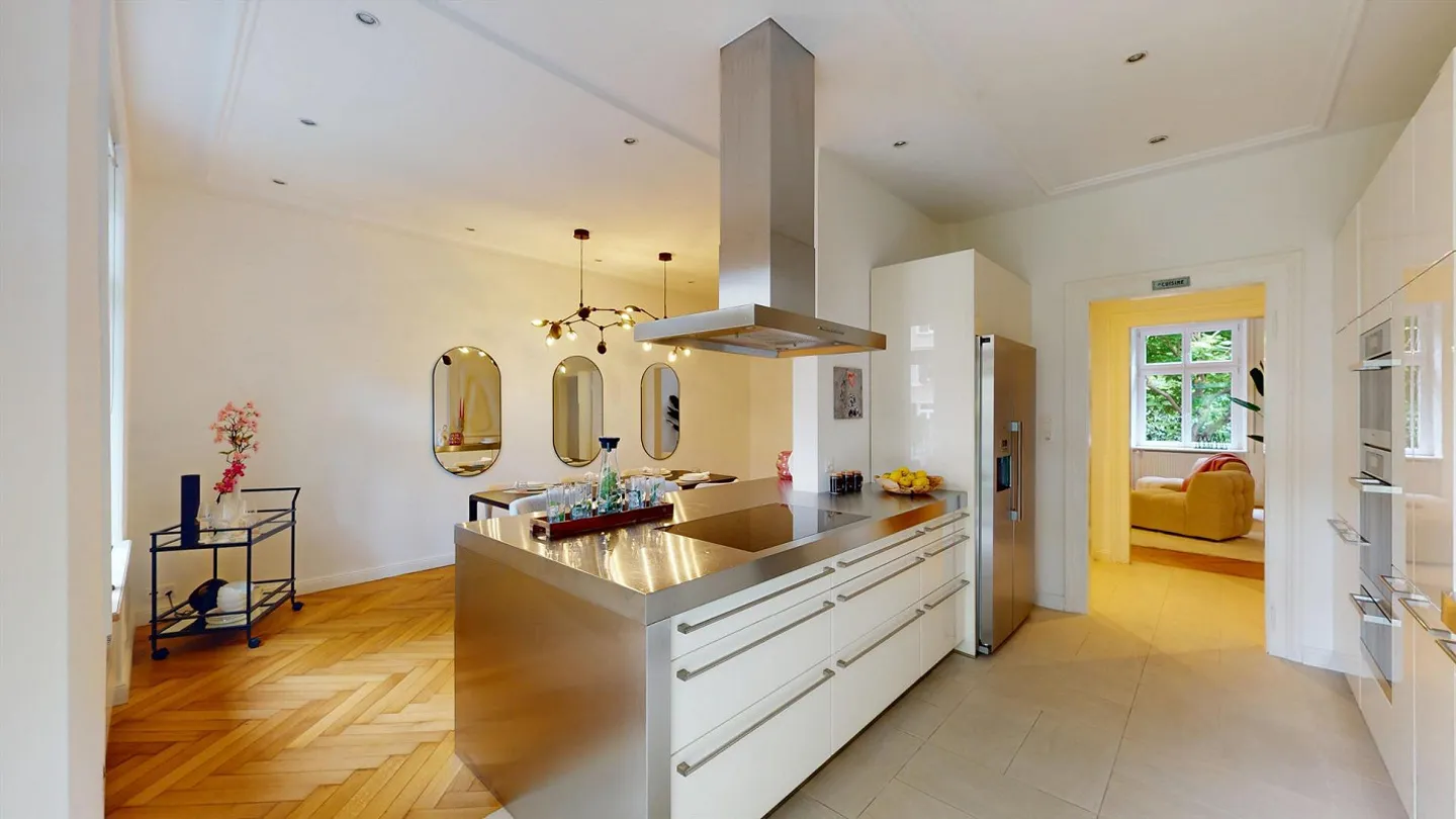 Top-renovated 10-room city villa in the Spalen district near the Spalentor - Photo 4 of 14