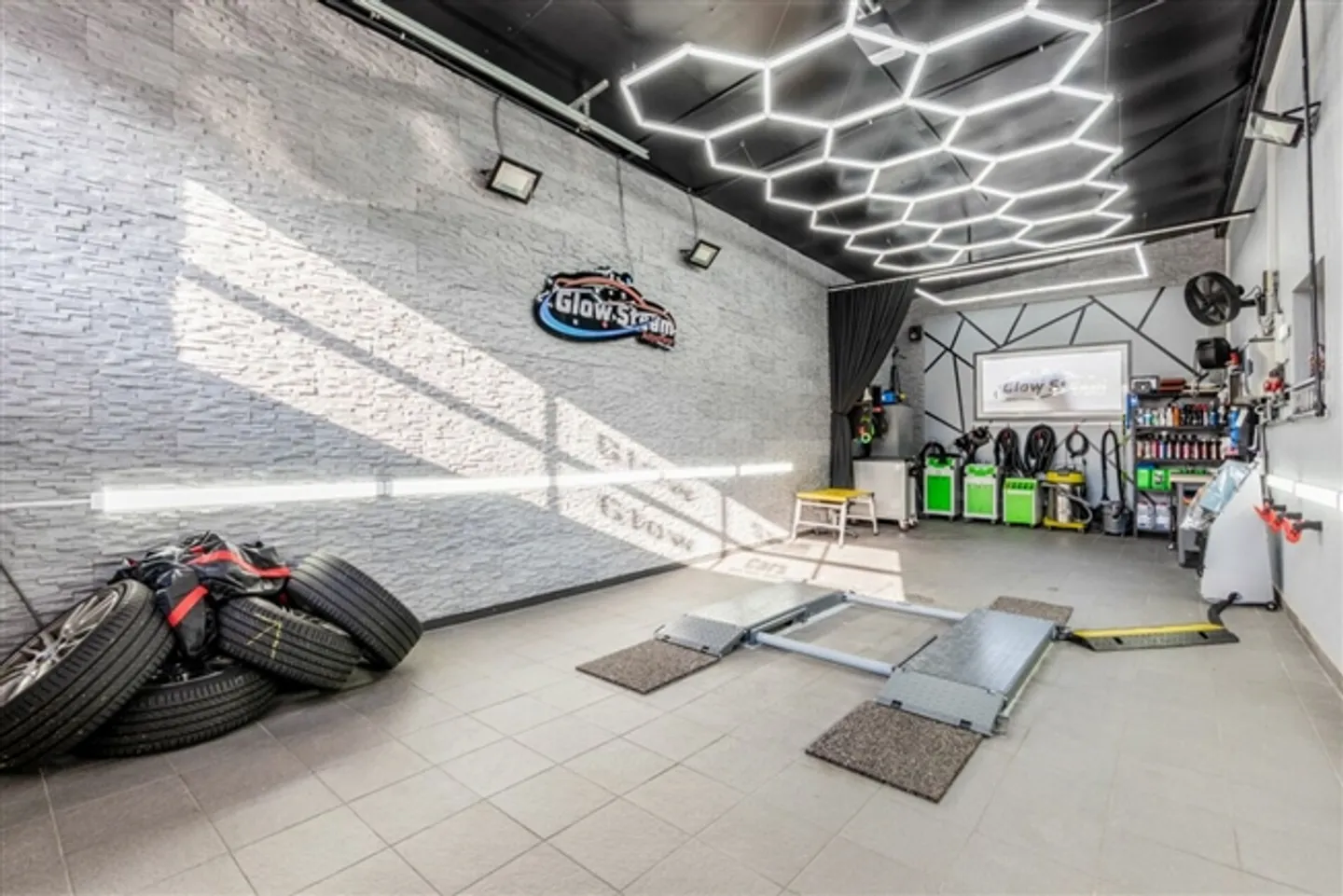 Opportunité exceptionnelle d'atelier automobile avec clientèle, inventaire et emplacement de choix à Deitingen ! - Photo 7 sur 20