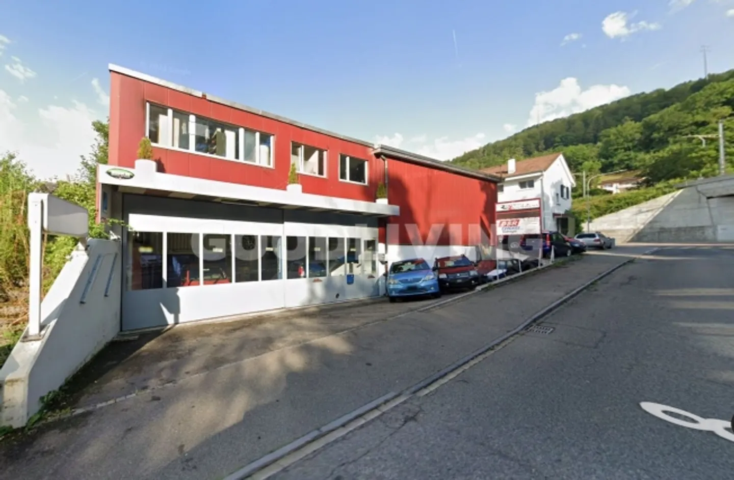 Investimento di capitale sicuro: Garage ben tenuta con un rendimento attraente - Foto 1 di 4