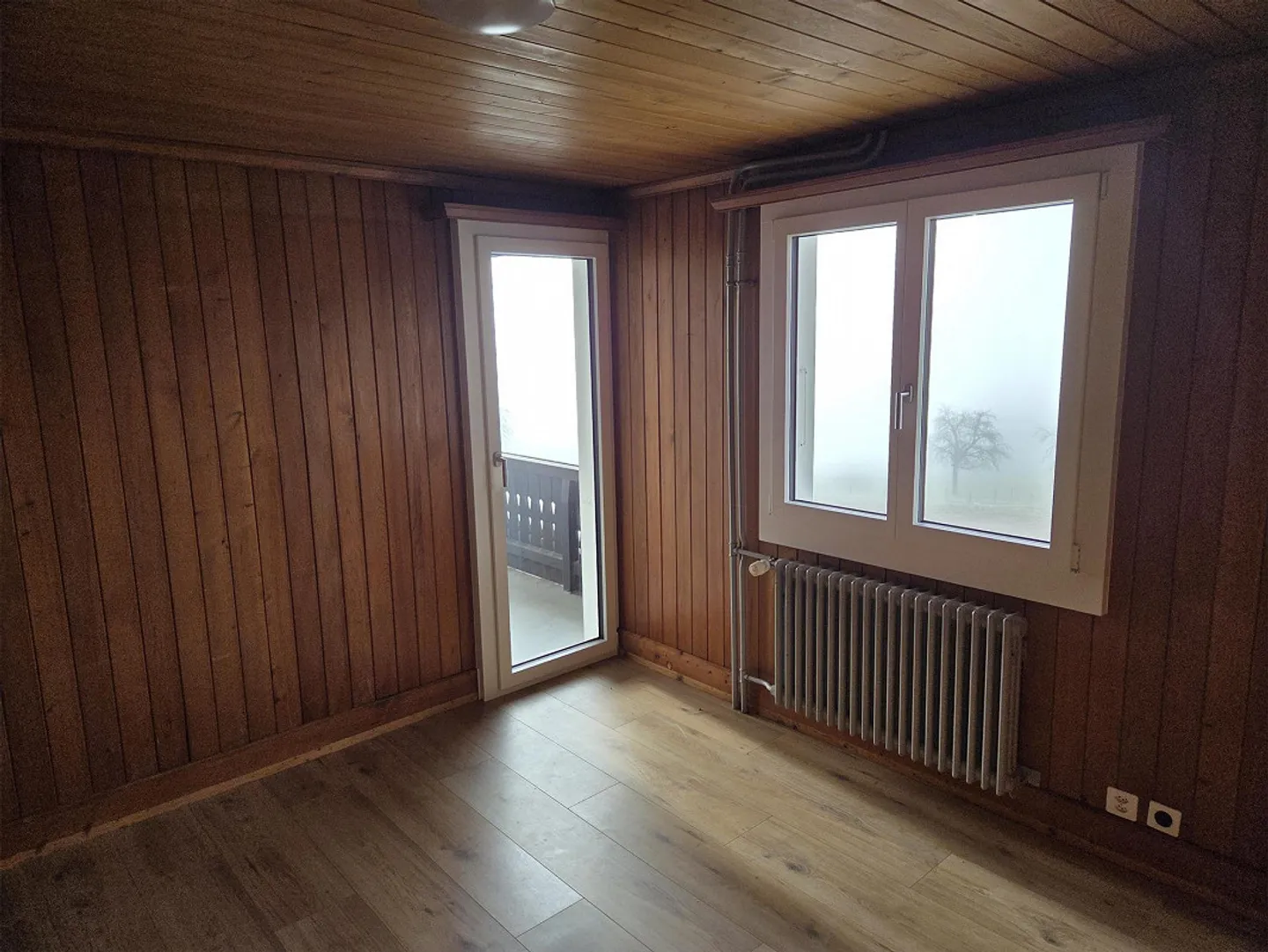 Freshly renovated 4-room apartment - Photo 6 of 6