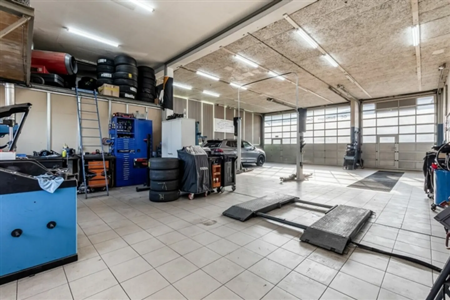 Opportunité exceptionnelle d'atelier automobile avec clientèle, inventaire et emplacement de choix à Deitingen ! - Photo 10 sur 20