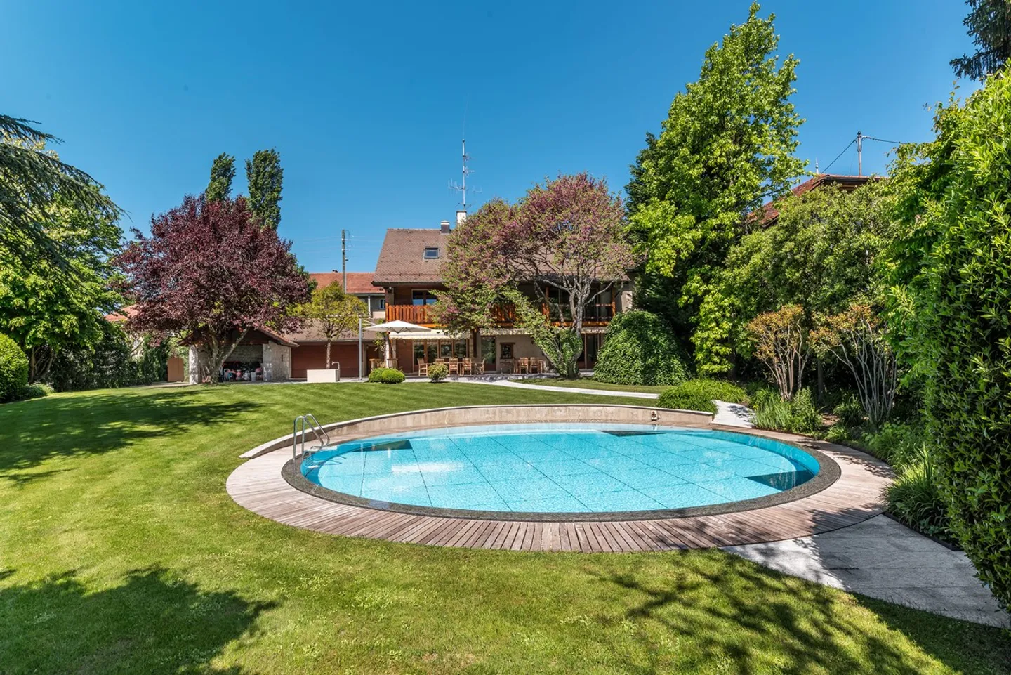 Affascinante fattoria immersa in un verde scenario - Foto 1 di 13