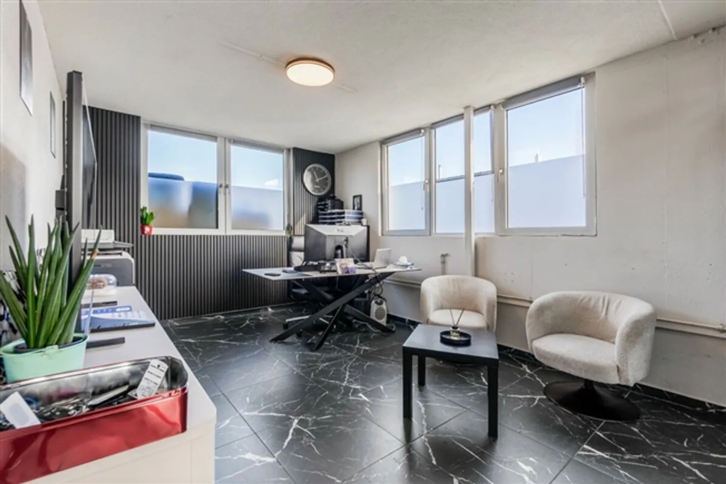 Opportunité exceptionnelle d'atelier automobile avec clientèle, inventaire et emplacement de choix à Deitingen ! - Photo 12 sur 20