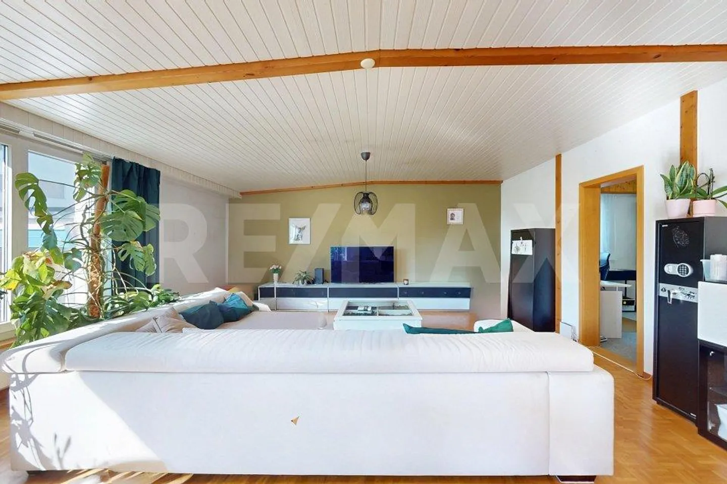 Spacious Multi-Generational House with Idyllic Garden in Kradolf - Photo 11 of 13