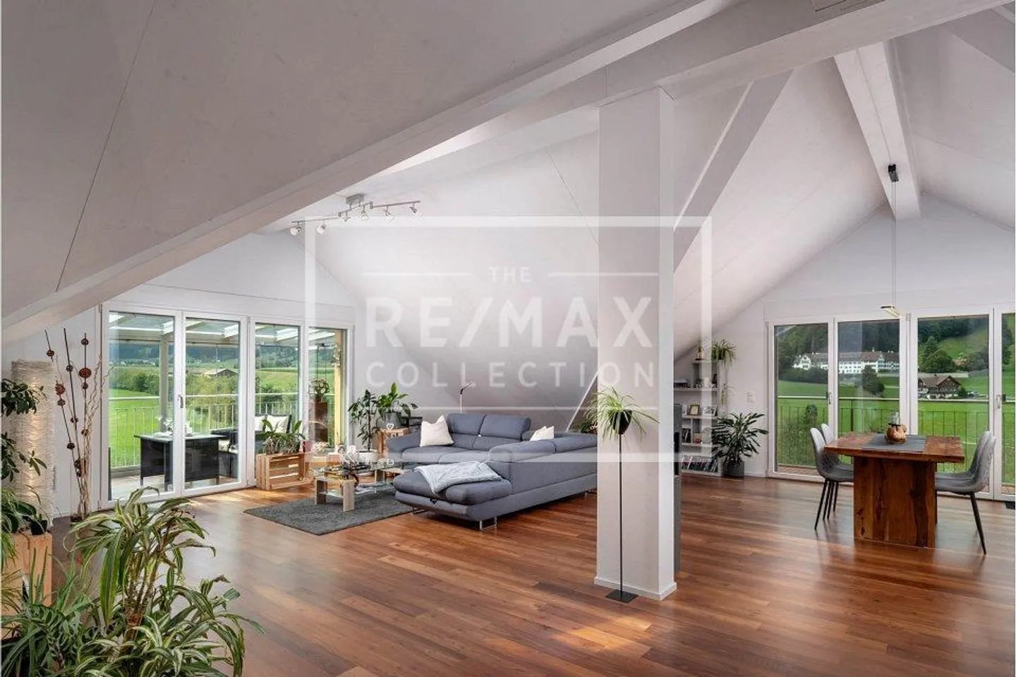 Noble 5.5-room penthouse with 3 balconies and breathtaking views of the Myth... - Photo 4 of 13