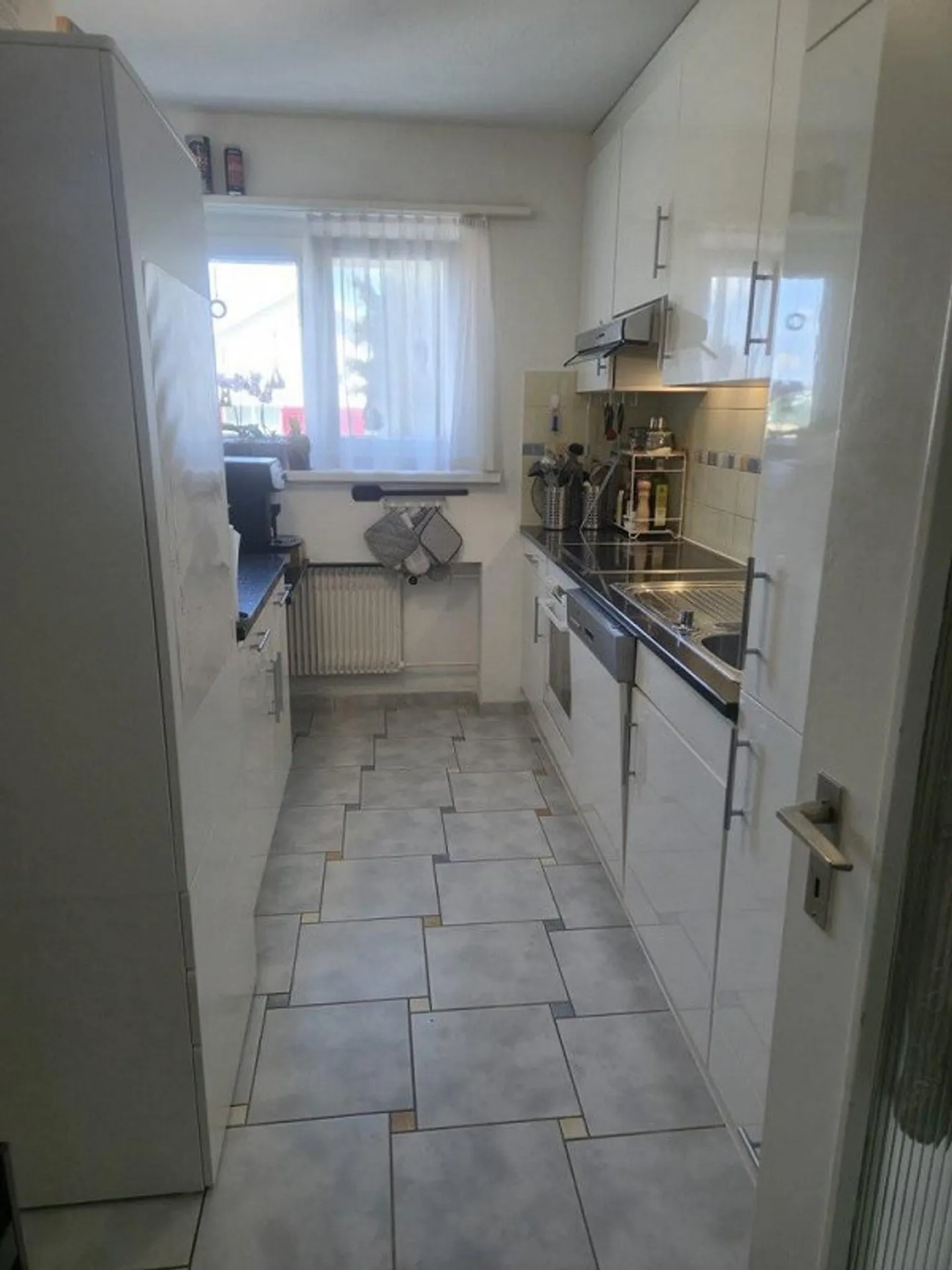 Ampio appartamento di 4 stanze nel cuore di Niederhasli - Foto 3 di 5