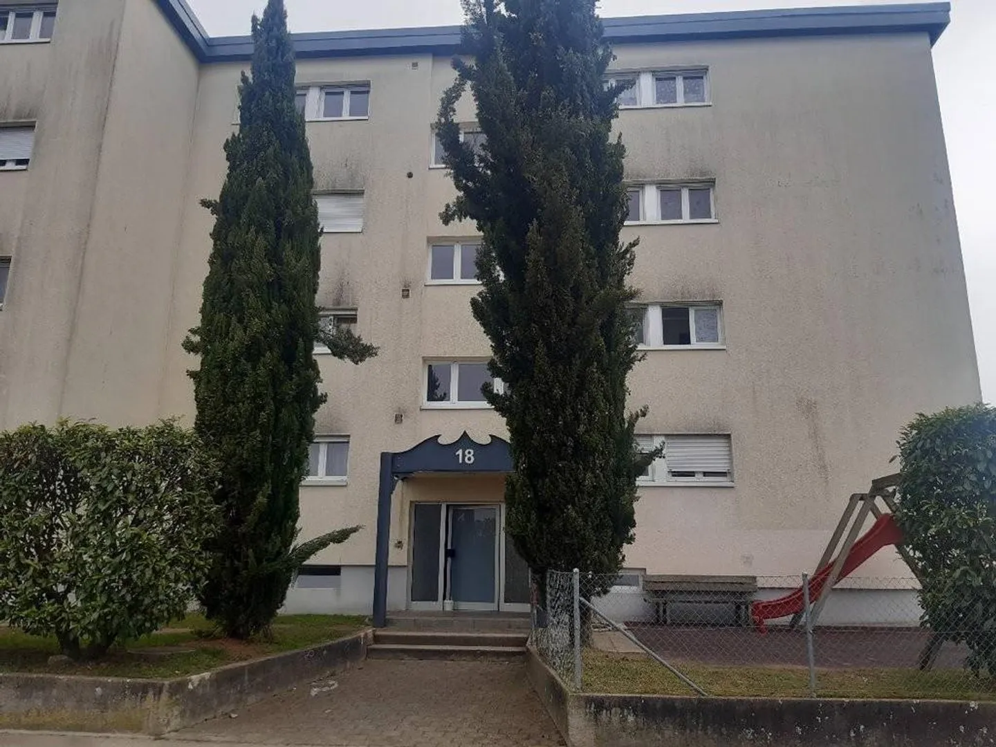 Ampio appartamento di 4 stanze nel cuore di Niederhasli - Foto 5 di 5