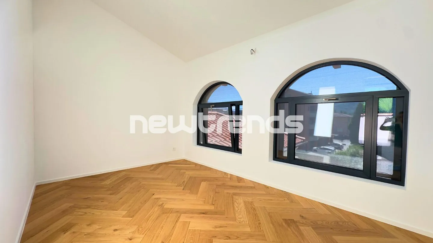 Penthouse spacieux et lumineux avec terrasse et ascenseur privé, jamais habité. - Photo 9 sur 17