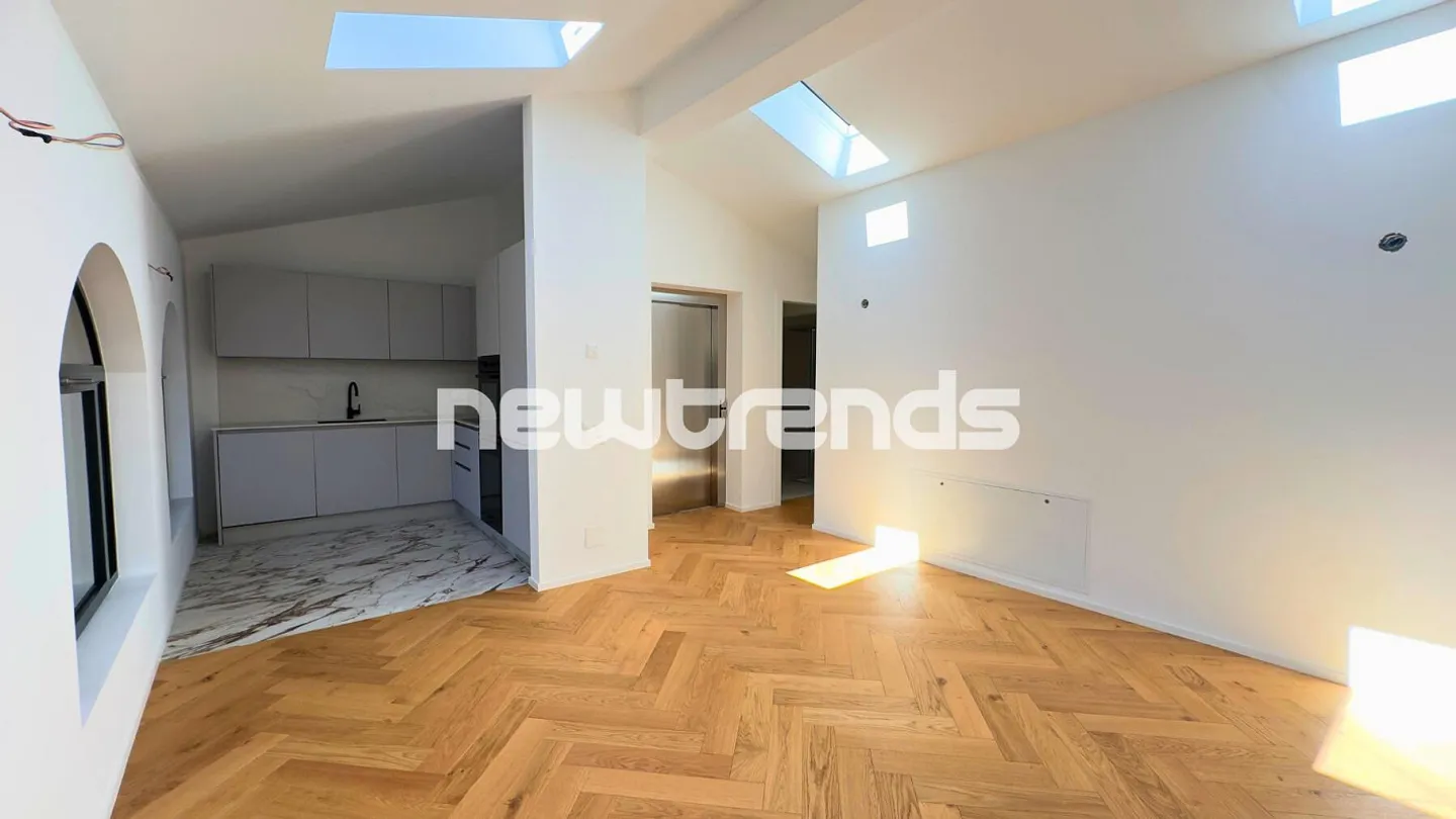 Penthouse spacieux et lumineux avec terrasse et ascenseur privé, jamais habité. - Photo 6 sur 17