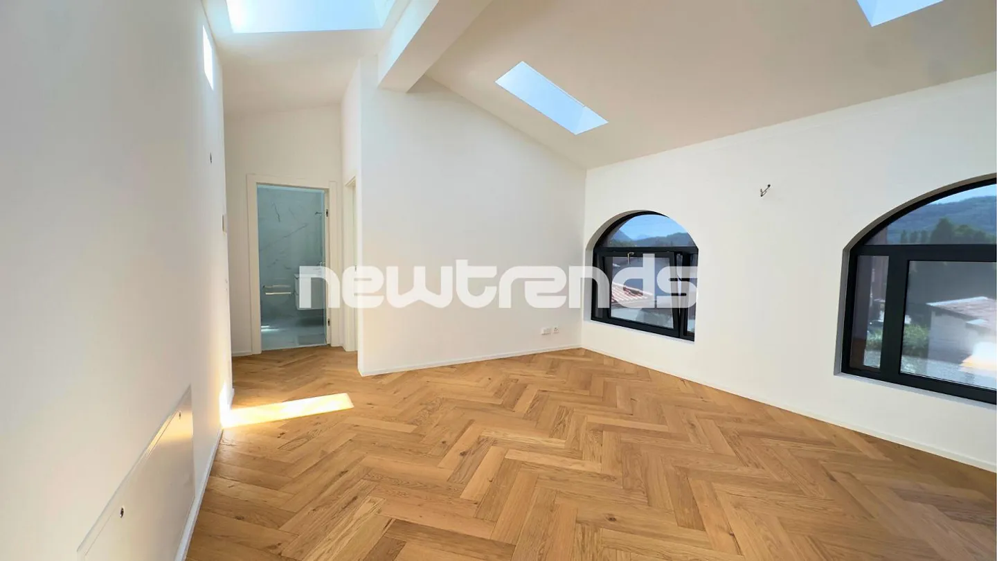 Penthouse spacieux et lumineux avec terrasse et ascenseur privé, jamais habité. - Photo 10 sur 17