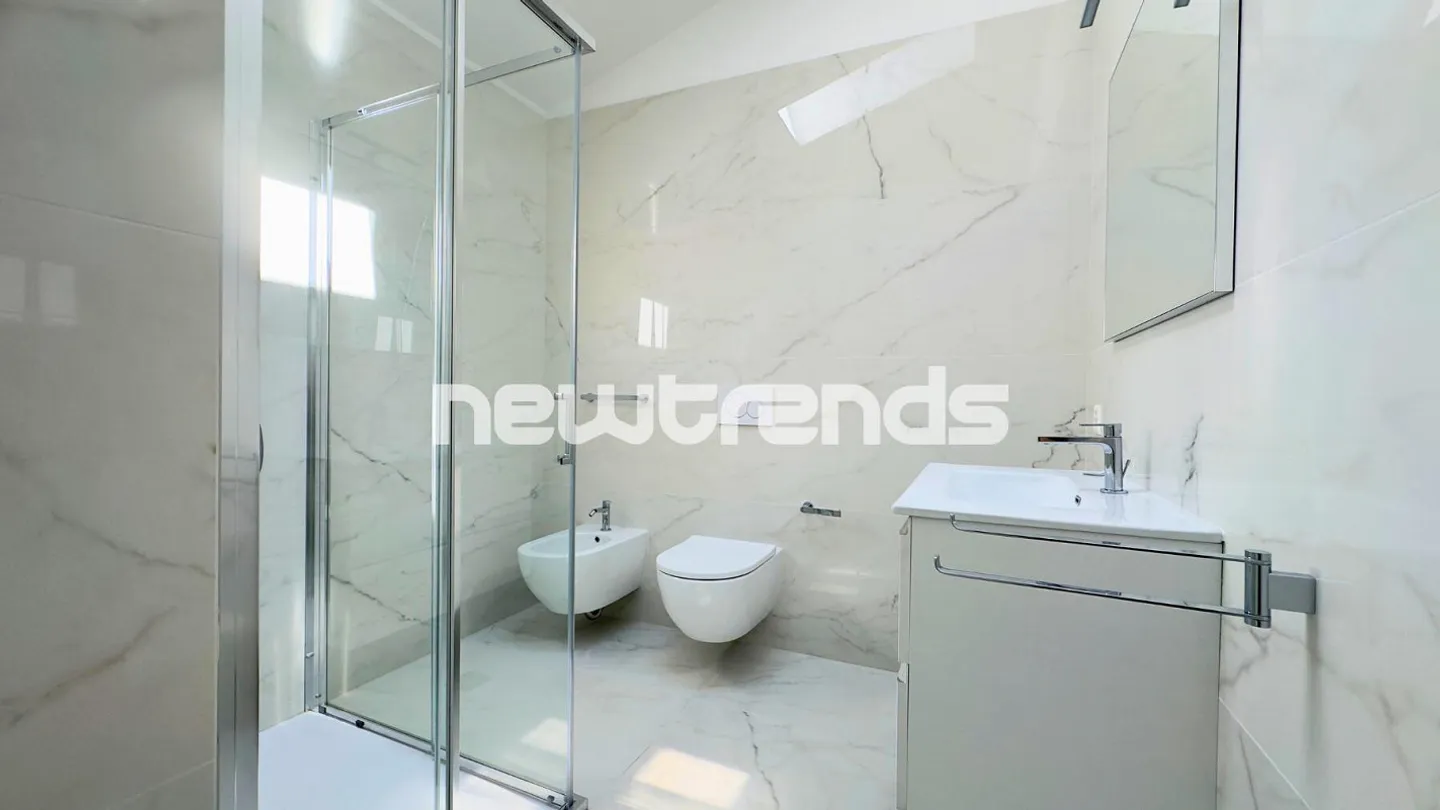 Penthouse spacieux et lumineux avec terrasse et ascenseur privé, jamais habité. - Photo 12 sur 17