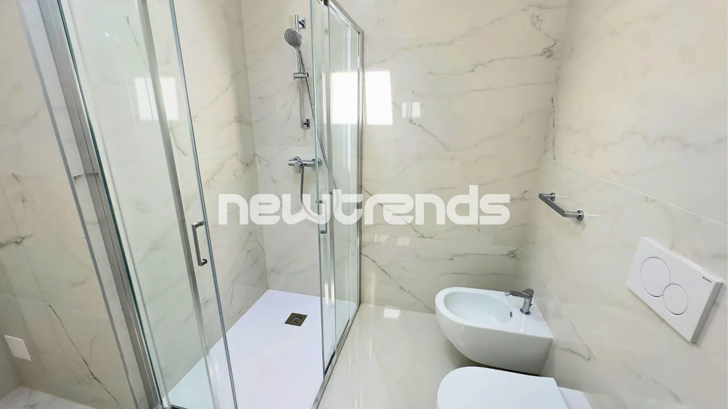 Penthouse spacieux et lumineux avec terrasse et ascenseur privé, jamais habité. - Photo 13 sur 17
